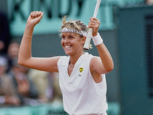 Nicole Provis advances to the semifinals at Roland Garros in 1988